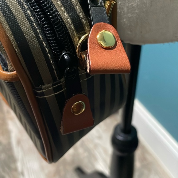 Allan Edward 90s Pequin striped,coated leather crossbody bag. removable straps - Picture 10 of 15